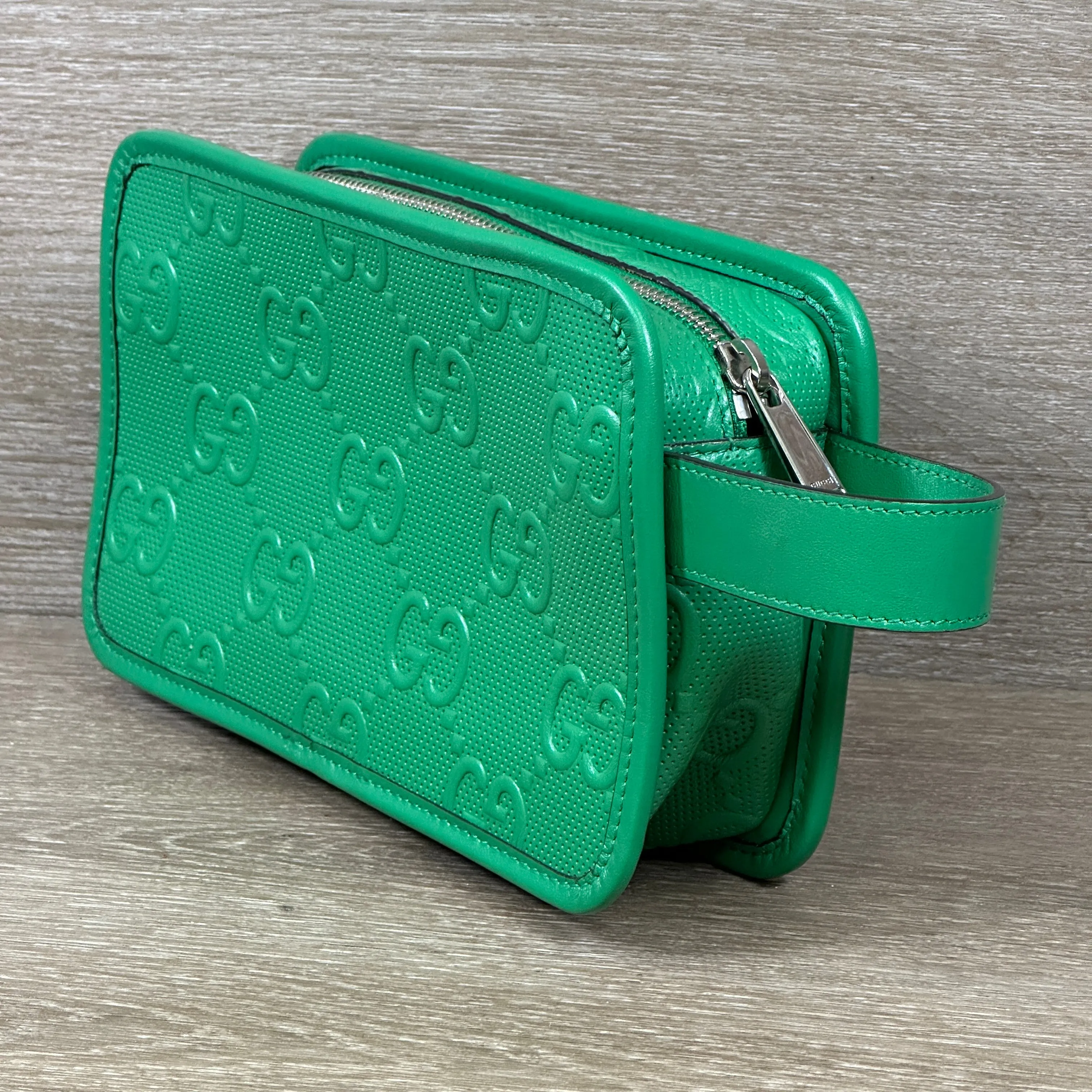 Gucci GG Embossed Case - Green Leather